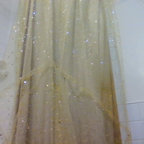 Beutiful Full Lenghth Gown - Picture 5 of 8